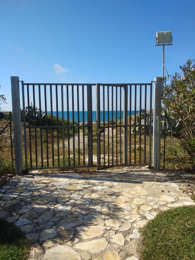 Mansarda Camelie Via Dei Normanni, 45 Villa Campofelice Di Roccella Dış mekan fotoğraf