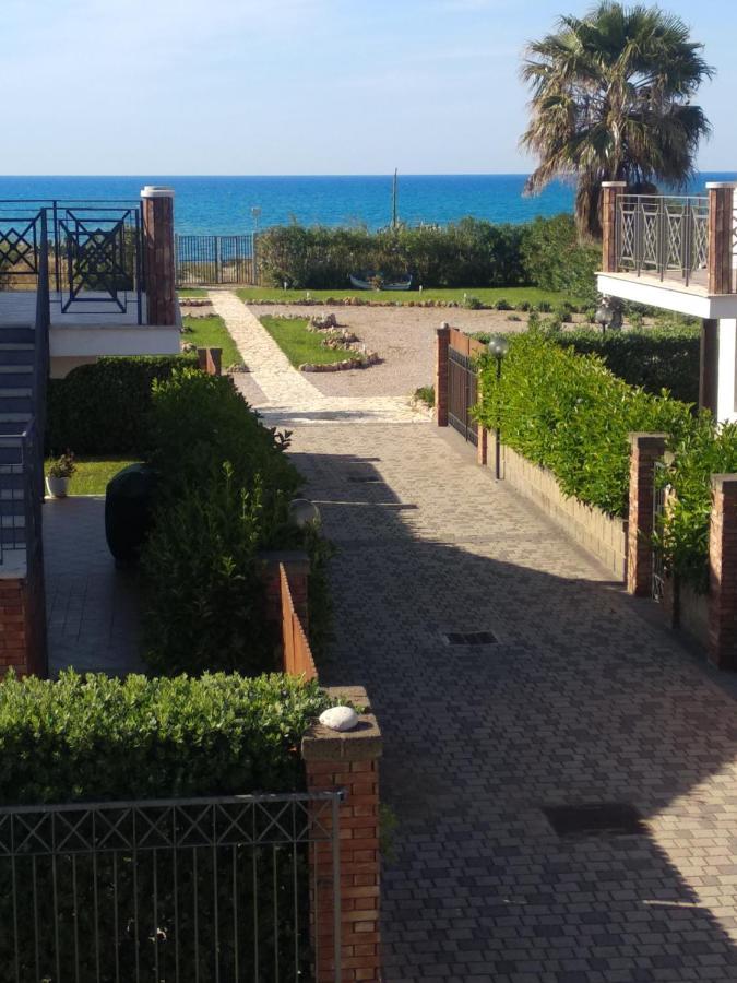 Mansarda Camelie Via Dei Normanni, 45 Villa Campofelice Di Roccella Dış mekan fotoğraf