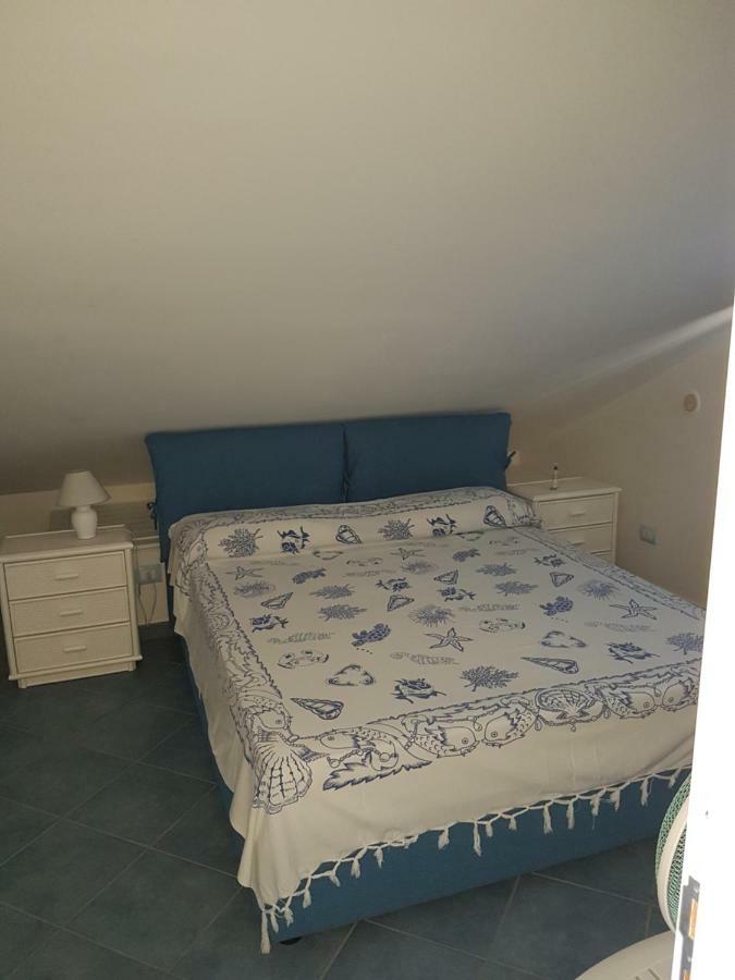 Mansarda Camelie Via Dei Normanni, 45 Villa Campofelice Di Roccella Dış mekan fotoğraf