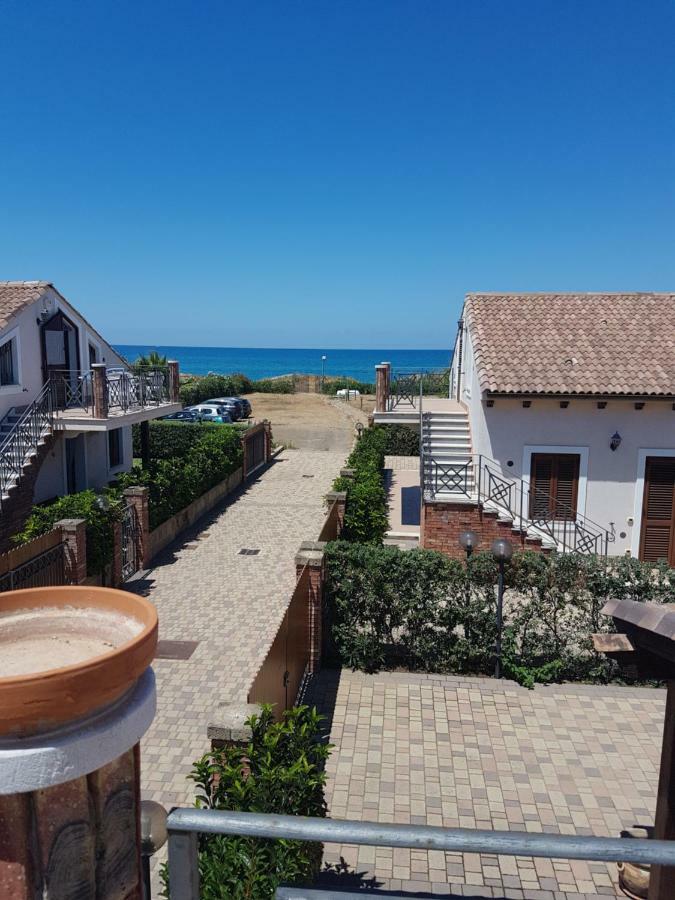Mansarda Camelie Via Dei Normanni, 45 Villa Campofelice Di Roccella Dış mekan fotoğraf